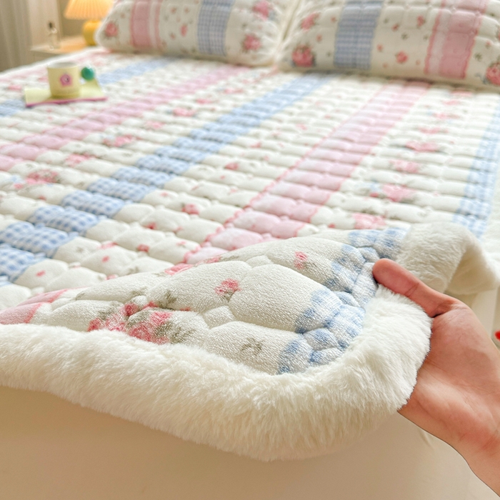 91家纺网 家纺一手货源 找家纺 （总）梵朴 2025新款印花牛奶绒床褥垫加厚珊瑚绒床褥子床垫