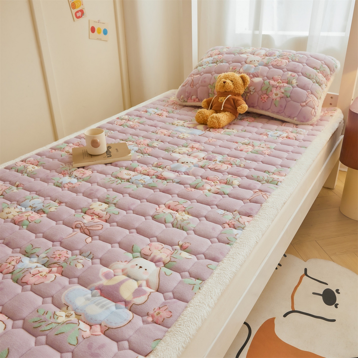 91家纺网 家纺一手货源 找家纺 雯豆家纺 2025新款牛奶绒床垫床护垫学生床褥子宿舍印花床褥铺底 牛奶绒床褥-花花仙子