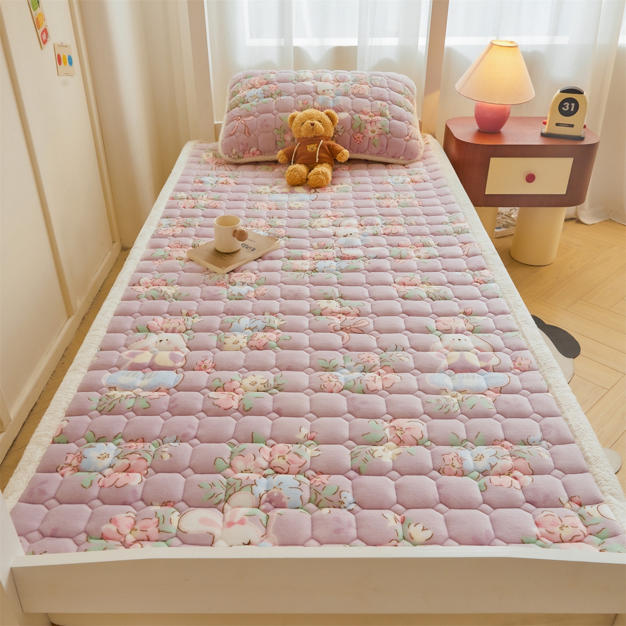 91家纺网 家纺一手货源 找家纺 雯豆家纺 2025新款牛奶绒床垫床护垫学生床褥子宿舍印花床褥铺底 牛奶绒床褥-花花仙子