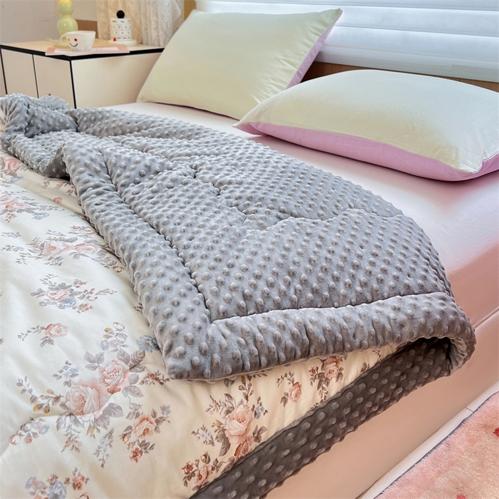 91家纺网 家纺一手货源 找家纺 柏薇 2025新款A类全棉纯棉豆豆绒被 被子被芯 满园春色