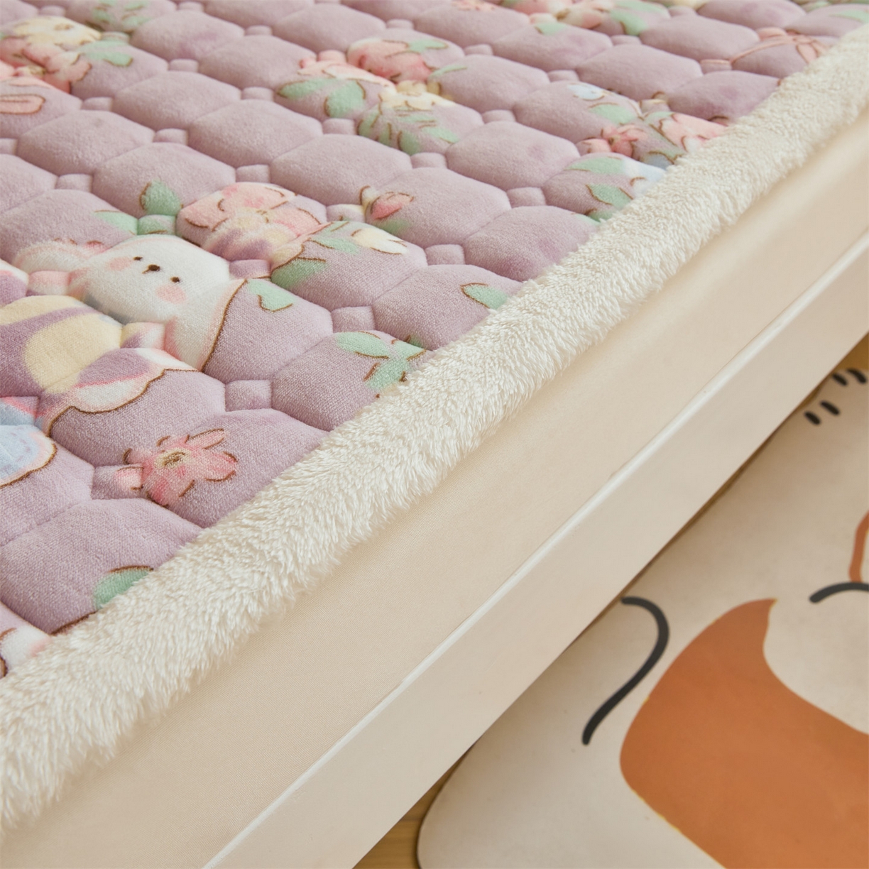 91家纺网 家纺一手货源 找家纺 雯豆家纺 2025新款牛奶绒床垫床护垫学生床褥子宿舍印花床褥铺底 牛奶绒床褥-花花仙子