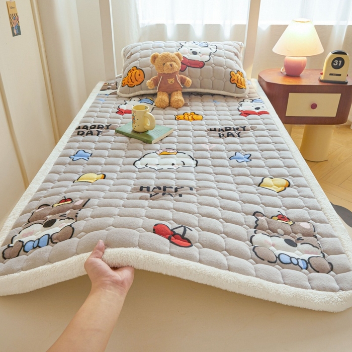 91家纺网 家纺一手货源 找家纺 雯豆家纺 2025新款牛奶绒床垫床护垫学生床褥子宿舍印花床褥铺底 牛奶绒床褥-假日小狗