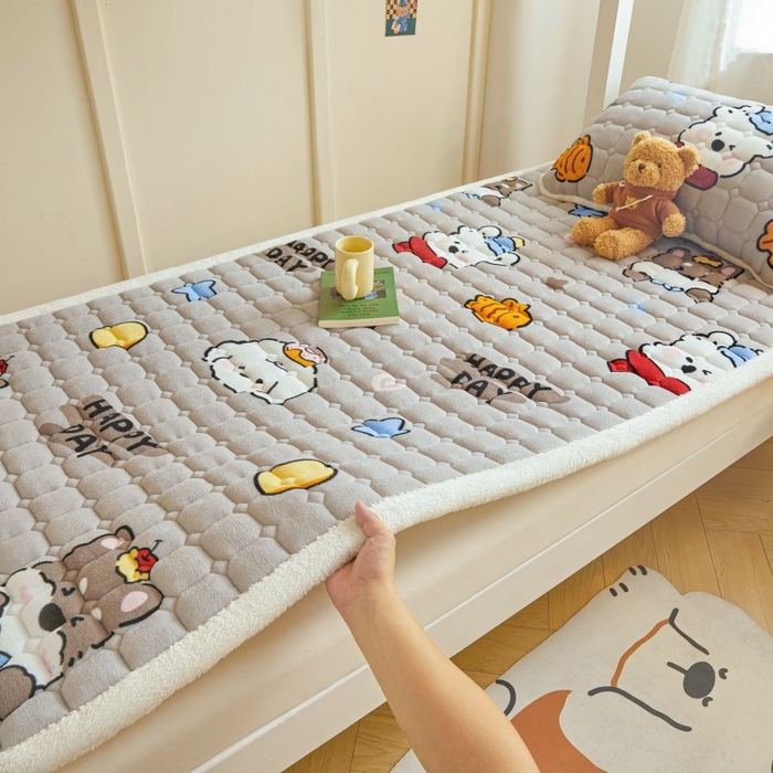 91家纺网 家纺一手货源 找家纺 雯豆家纺 2025新款牛奶绒床垫床护垫学生床褥子宿舍印花床褥铺底 牛奶绒床褥-假日小狗