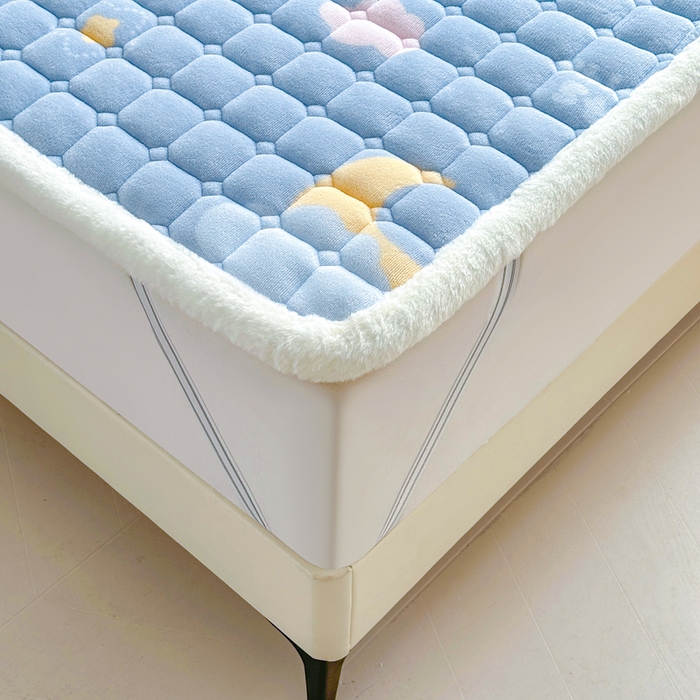 91家纺网 家纺一手货源 找家纺 梵朴 2025新款印花牛奶绒床褥垫加厚珊瑚绒床褥子床垫 星星月亮