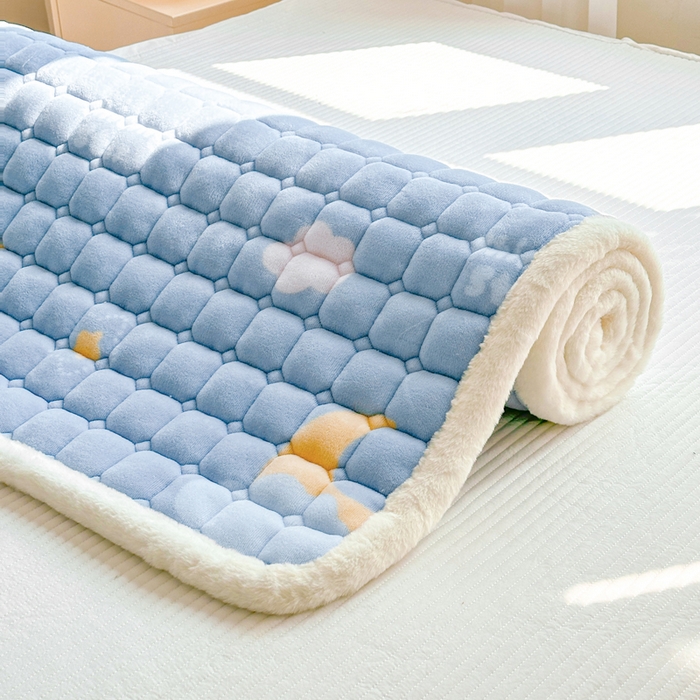 91家纺网 家纺一手货源 找家纺 梵朴 2025新款印花牛奶绒床褥垫加厚珊瑚绒床褥子床垫 星星月亮