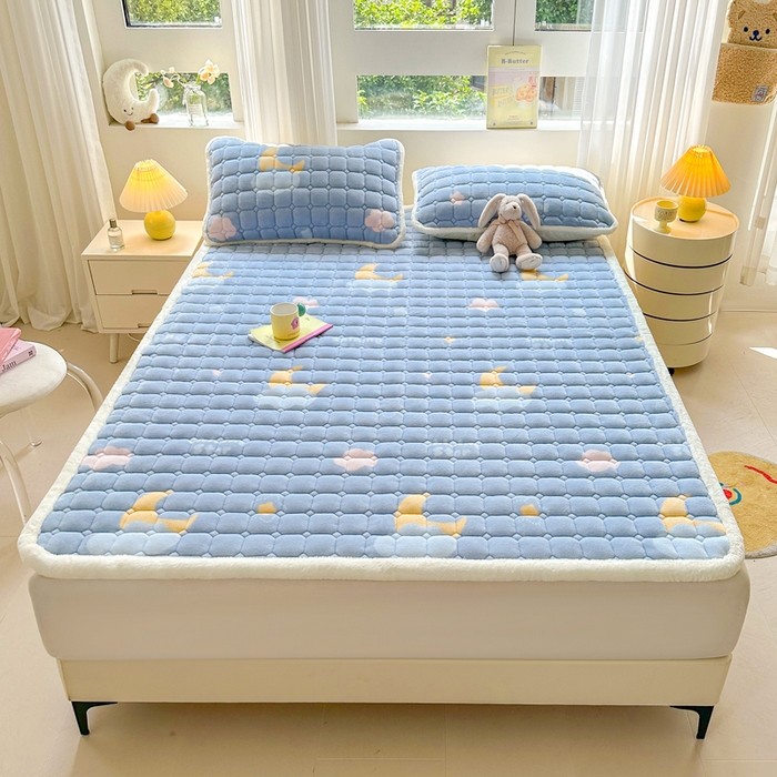 91家纺网 家纺一手货源 找家纺 梵朴 2025新款印花牛奶绒床褥垫加厚珊瑚绒床褥子床垫 星星月亮