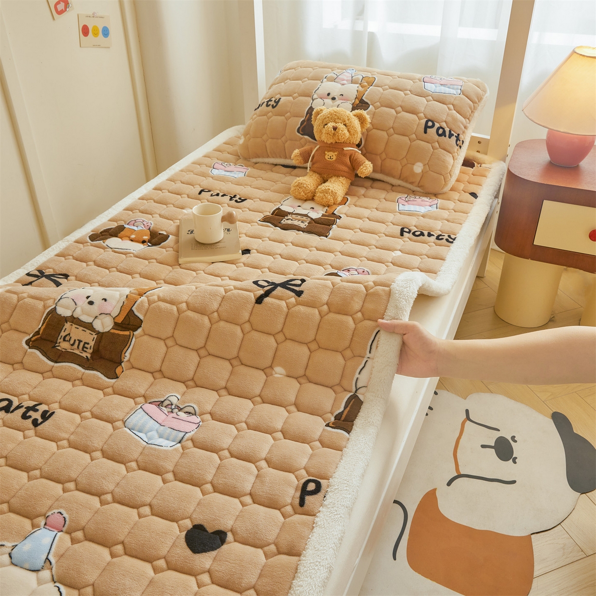 雯豆家纺 2025新款牛奶绒床垫床护垫学生床褥子宿舍印花床褥铺底 牛奶绒床褥-狂欢派对