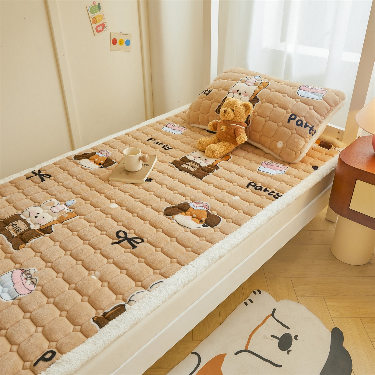 91家纺网 家纺一手货源 找家纺 雯豆家纺 2025新款牛奶绒床垫床护垫学生床褥子宿舍印花床褥铺底 牛奶绒床褥-狂欢派对