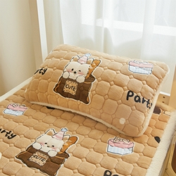 91家纺网 家纺一手货源 找家纺 雯豆家纺 2025新款牛奶绒床垫床护垫学生床褥子宿舍印花床褥铺底 牛奶绒床褥-狂欢派对