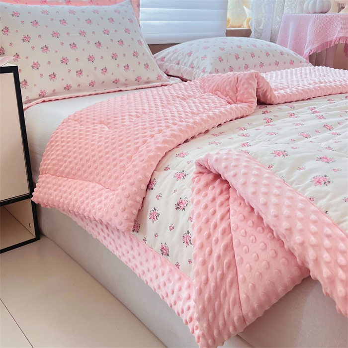 91家纺网 家纺一手货源 找家纺 柏薇 2025新款A类全棉纯棉豆豆绒被 被子被芯 桃花运