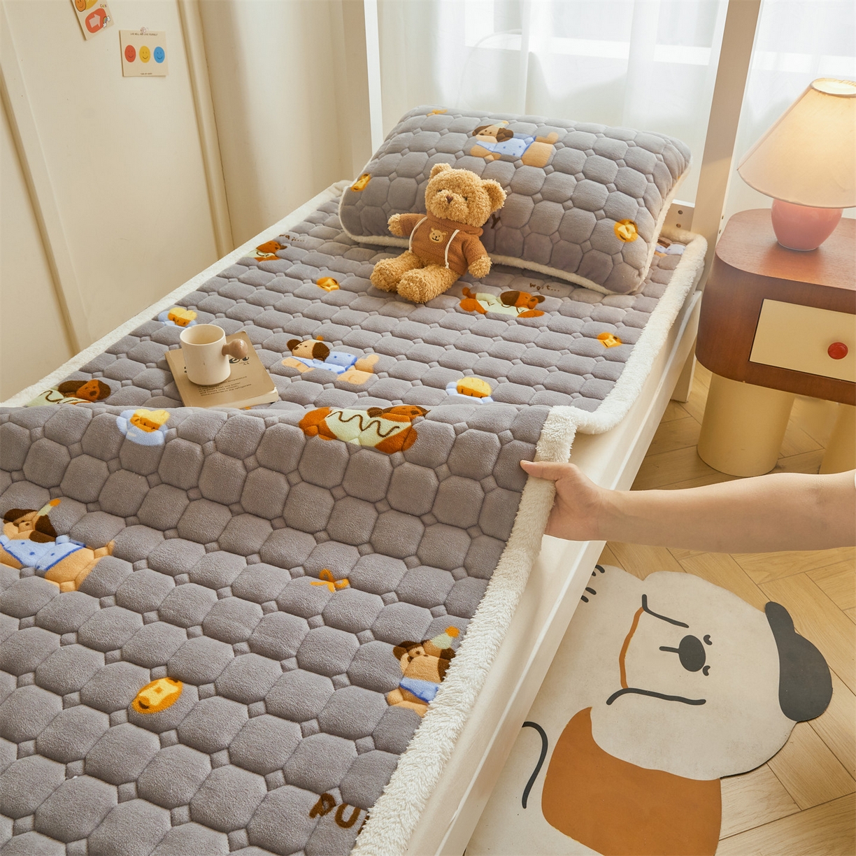 雯豆家纺 2025新款牛奶绒床垫床护垫学生床褥子宿舍印花床褥铺底 牛奶绒床褥-腊肠狗