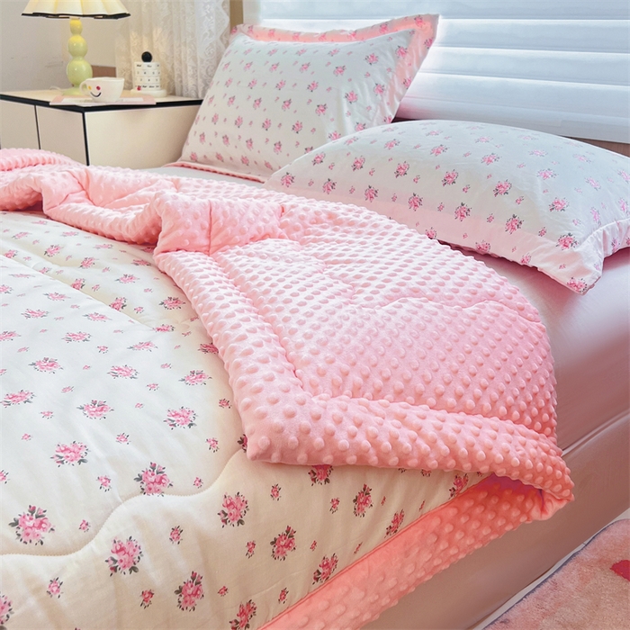 91家纺网 家纺一手货源 找家纺 柏薇 2025新款A类全棉纯棉豆豆绒被 被子被芯 桃花运