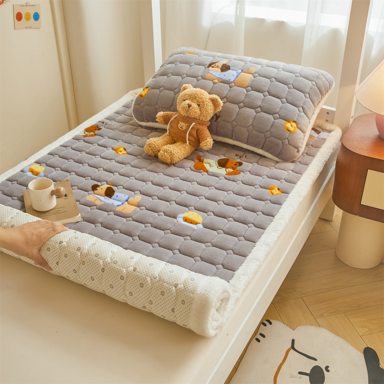 91家纺网 家纺一手货源 找家纺 雯豆家纺 2025新款牛奶绒床垫床护垫学生床褥子宿舍印花床褥铺底 牛奶绒床褥-腊肠狗