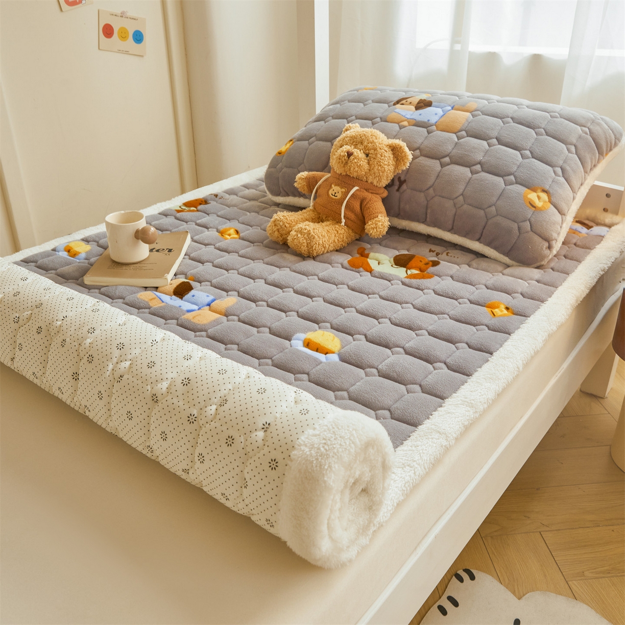 91家纺网 家纺一手货源 找家纺 雯豆家纺 2025新款牛奶绒床垫床护垫学生床褥子宿舍印花床褥铺底 牛奶绒床褥-腊肠狗