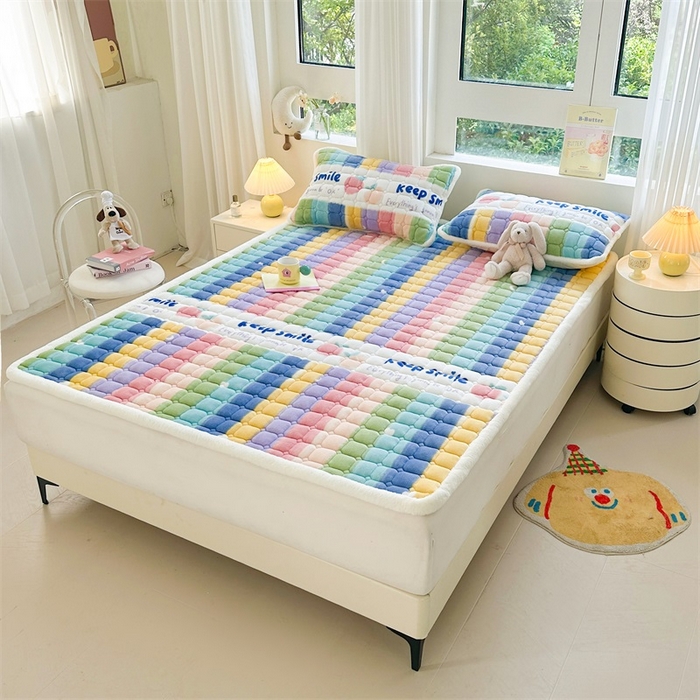 91家纺网 家纺一手货源 找家纺 梵朴 2025新款印花牛奶绒床褥垫加厚珊瑚绒床褥子床垫 彩虹条