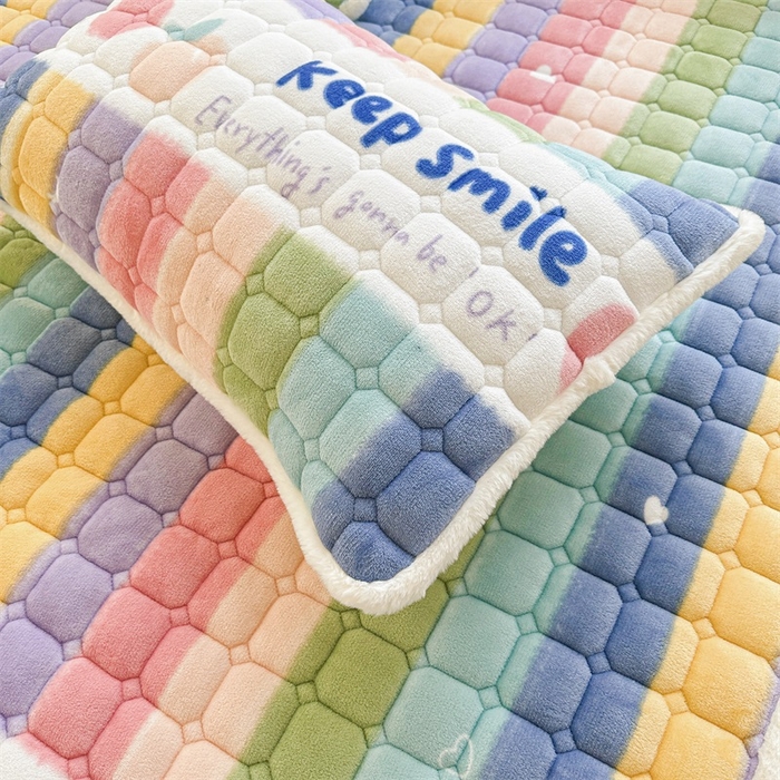 91家纺网 家纺一手货源 找家纺 梵朴 2025新款印花牛奶绒床褥垫加厚珊瑚绒床褥子床垫 彩虹条