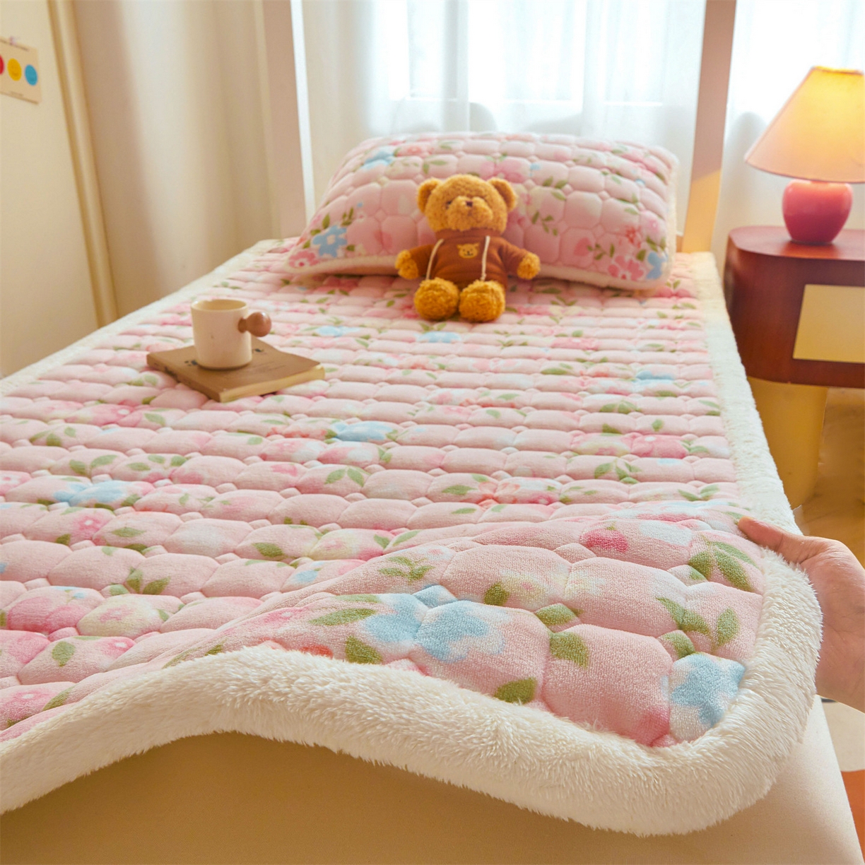 91家纺网 家纺一手货源 找家纺 雯豆家纺 2025新款牛奶绒床垫床护垫学生床褥子宿舍印花床褥铺底 牛奶绒床褥-莱茵