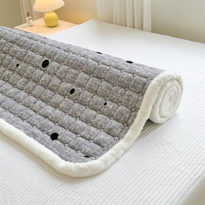91家纺网 家纺一手货源 找家纺 梵朴 2025新款印花牛奶绒床褥垫加厚珊瑚绒床褥子床垫 波点灰