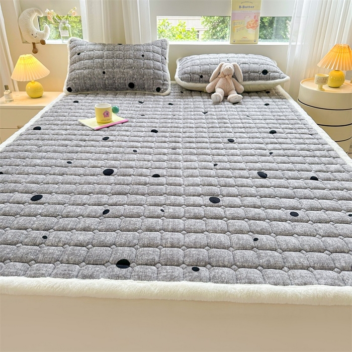 91家纺网 家纺一手货源 找家纺 梵朴 2025新款印花牛奶绒床褥垫加厚珊瑚绒床褥子床垫 波点灰