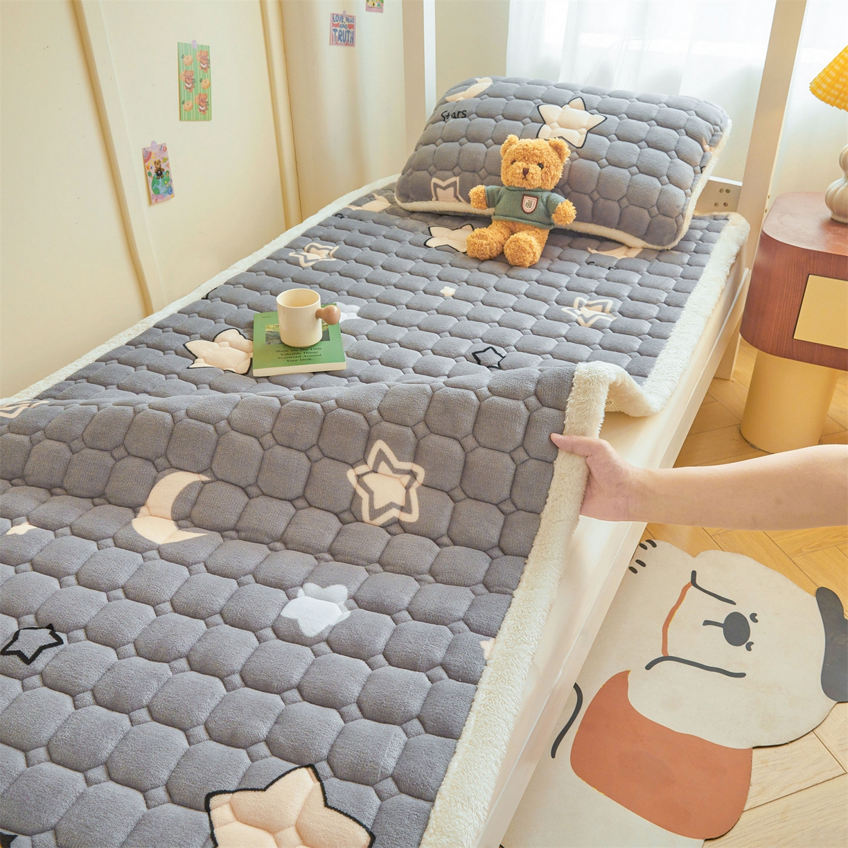 雯豆家纺 2025新款牛奶绒床垫床护垫学生床褥子宿舍印花床褥铺底 牛奶绒床褥-满天星