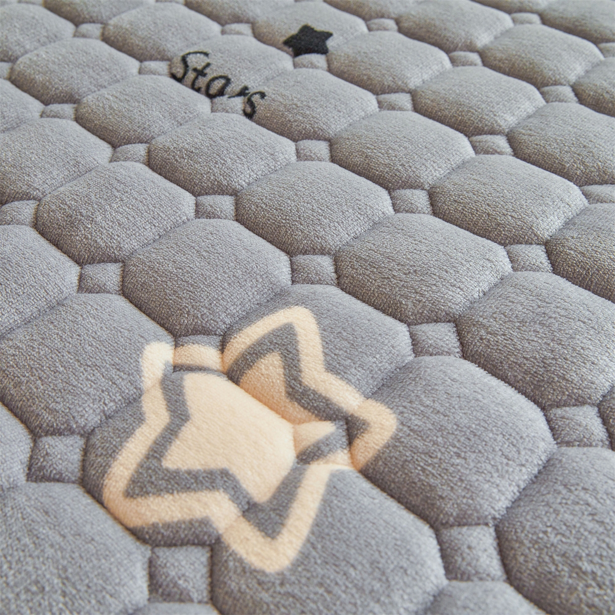 91家纺网 家纺一手货源 找家纺 雯豆家纺 2025新款牛奶绒床垫床护垫学生床褥子宿舍印花床褥铺底 牛奶绒床褥-满天星