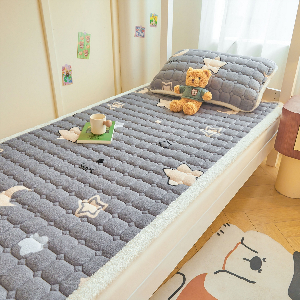 91家纺网 家纺一手货源 找家纺 雯豆家纺 2025新款牛奶绒床垫床护垫学生床褥子宿舍印花床褥铺底 牛奶绒床褥-满天星