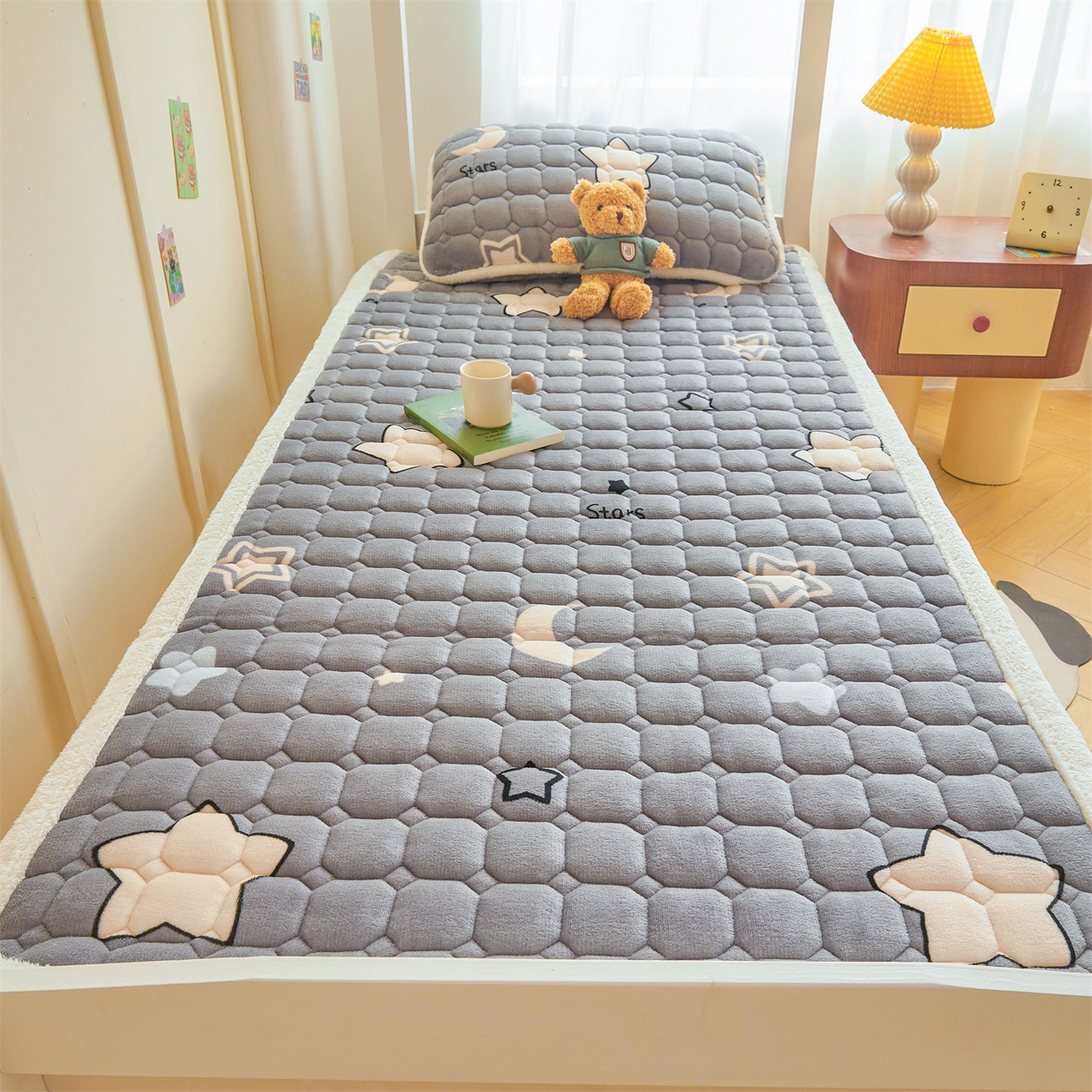 91家纺网 家纺一手货源 找家纺 雯豆家纺 2025新款牛奶绒床垫床护垫学生床褥子宿舍印花床褥铺底 牛奶绒床褥-满天星