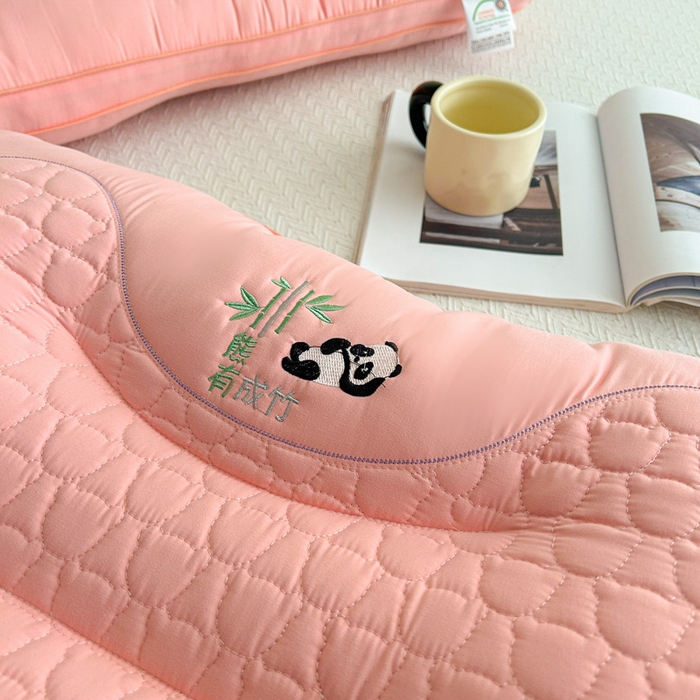 91家纺网 家纺一手货源 找家纺 永乐枕芯 2025新款熊有成竹枕头枕芯 粉色