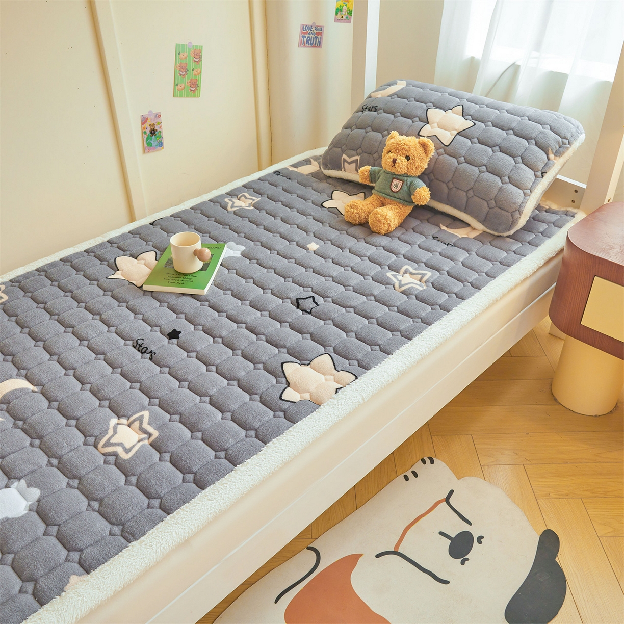 91家纺网 家纺一手货源 找家纺 雯豆家纺 2025新款牛奶绒床垫床护垫学生床褥子宿舍印花床褥铺底 牛奶绒床褥-满天星