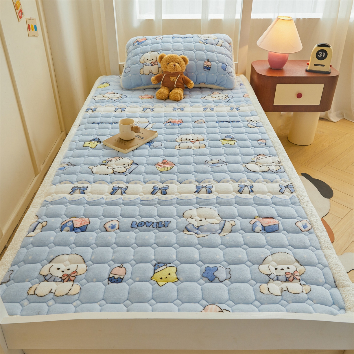 91家纺网 家纺一手货源 找家纺 雯豆家纺 2025新款牛奶绒床垫床护垫学生床褥子宿舍印花床褥铺底 牛奶绒床褥-奶蓝小狗
