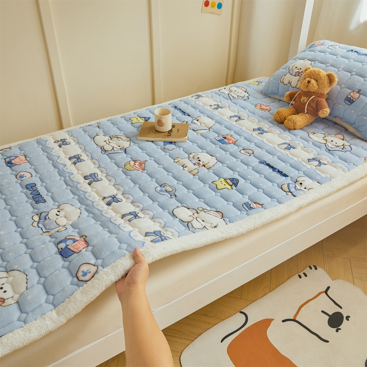 91家纺网 家纺一手货源 找家纺 雯豆家纺 2025新款牛奶绒床垫床护垫学生床褥子宿舍印花床褥铺底 牛奶绒床褥-奶蓝小狗