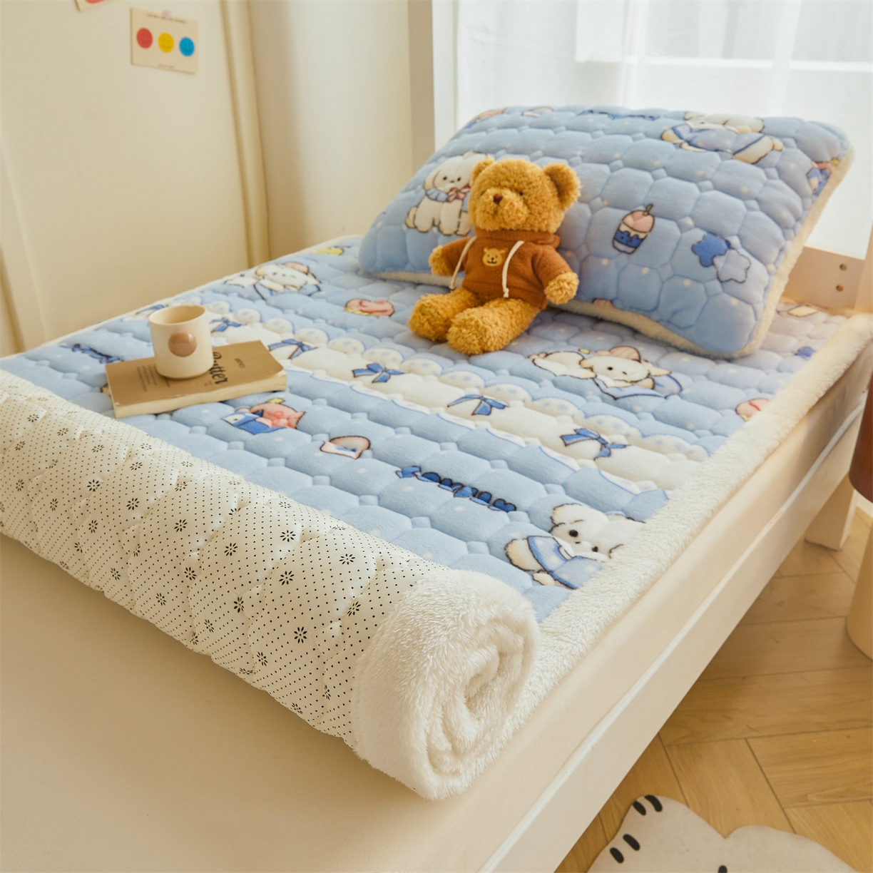 91家纺网 家纺一手货源 找家纺 雯豆家纺 2025新款牛奶绒床垫床护垫学生床褥子宿舍印花床褥铺底 牛奶绒床褥-奶蓝小狗