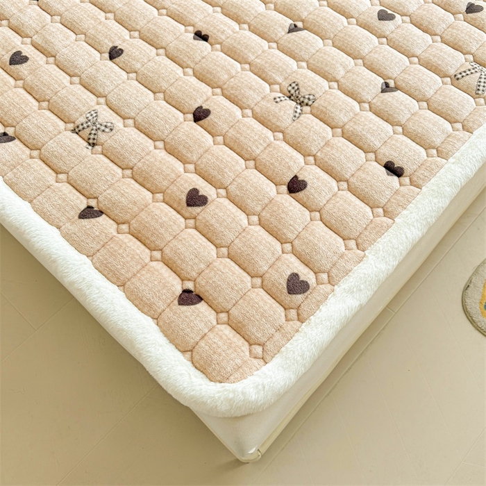 91家纺网 家纺一手货源 找家纺 梵朴 2025新款印花牛奶绒床褥垫加厚珊瑚绒床褥子床垫 蝶之心-咖