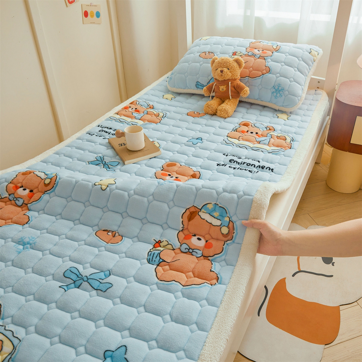 雯豆家纺 2025新款牛奶绒床垫床护垫学生床褥子宿舍印花床褥铺底 牛奶绒床褥-趴趴熊