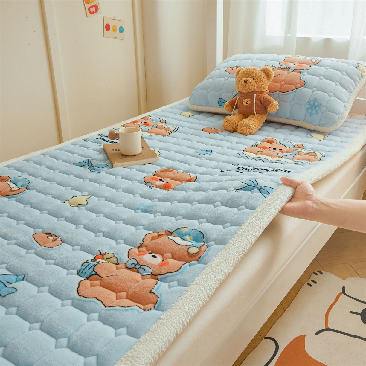 91家纺网 家纺一手货源 找家纺 雯豆家纺 2025新款牛奶绒床垫床护垫学生床褥子宿舍印花床褥铺底 牛奶绒床褥-趴趴熊