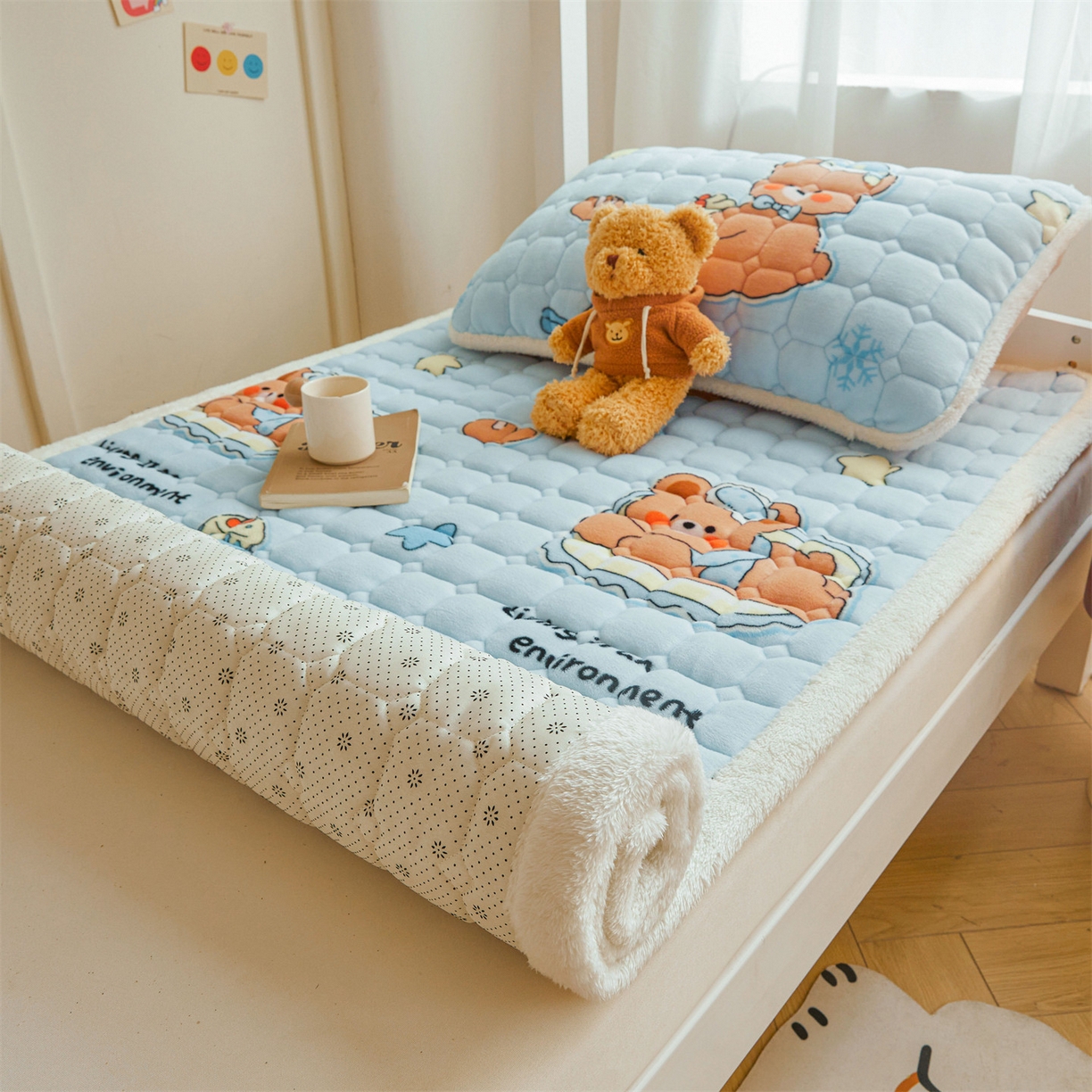 91家纺网 家纺一手货源 找家纺 雯豆家纺 2025新款牛奶绒床垫床护垫学生床褥子宿舍印花床褥铺底 牛奶绒床褥-趴趴熊