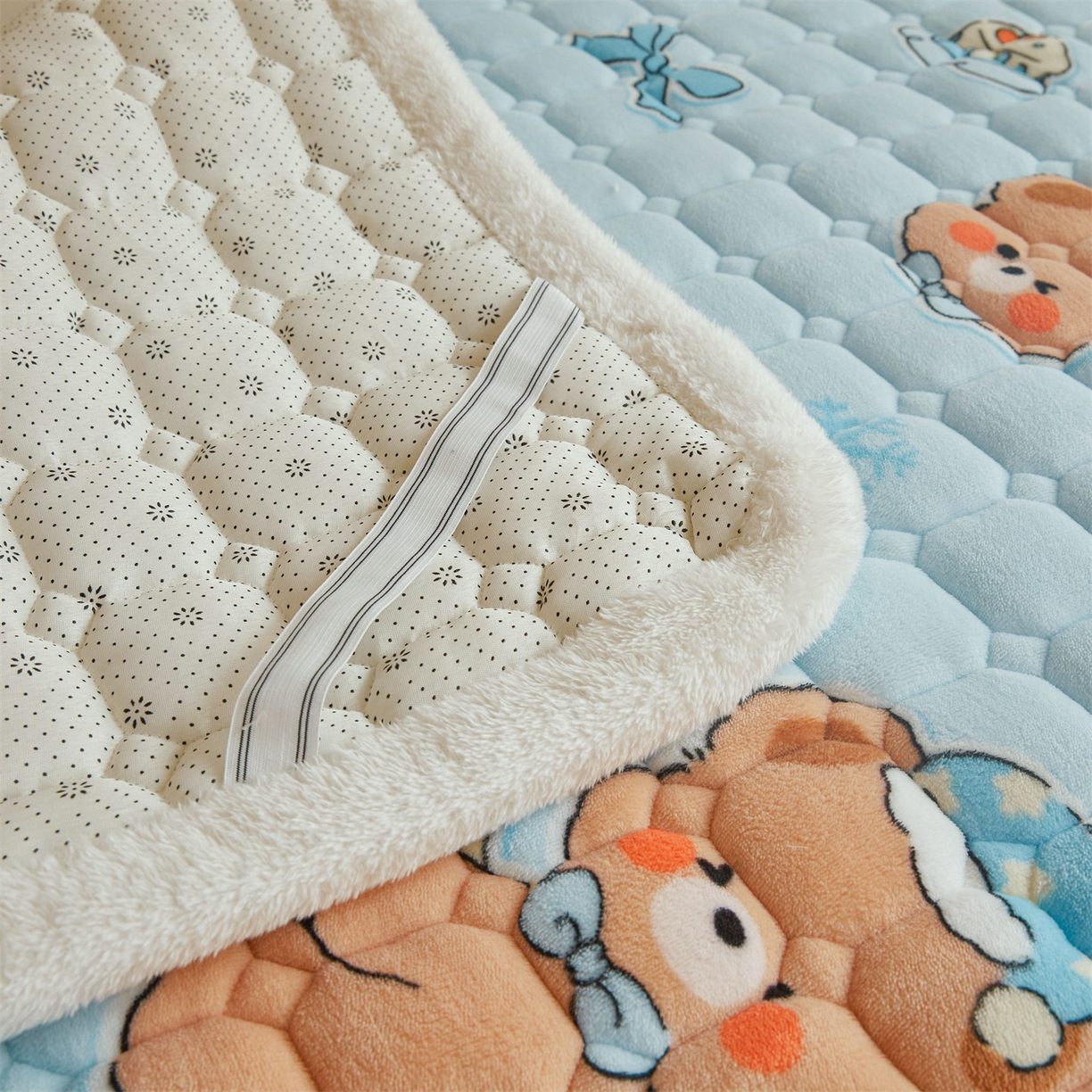 91家纺网 家纺一手货源 找家纺 雯豆家纺 2025新款牛奶绒床垫床护垫学生床褥子宿舍印花床褥铺底 牛奶绒床褥-趴趴熊