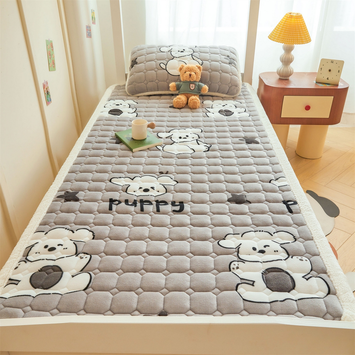 91家纺网 家纺一手货源 找家纺 雯豆家纺 2025新款牛奶绒床垫床护垫学生床褥子宿舍印花床褥铺底 牛奶绒床褥-皮皮狗