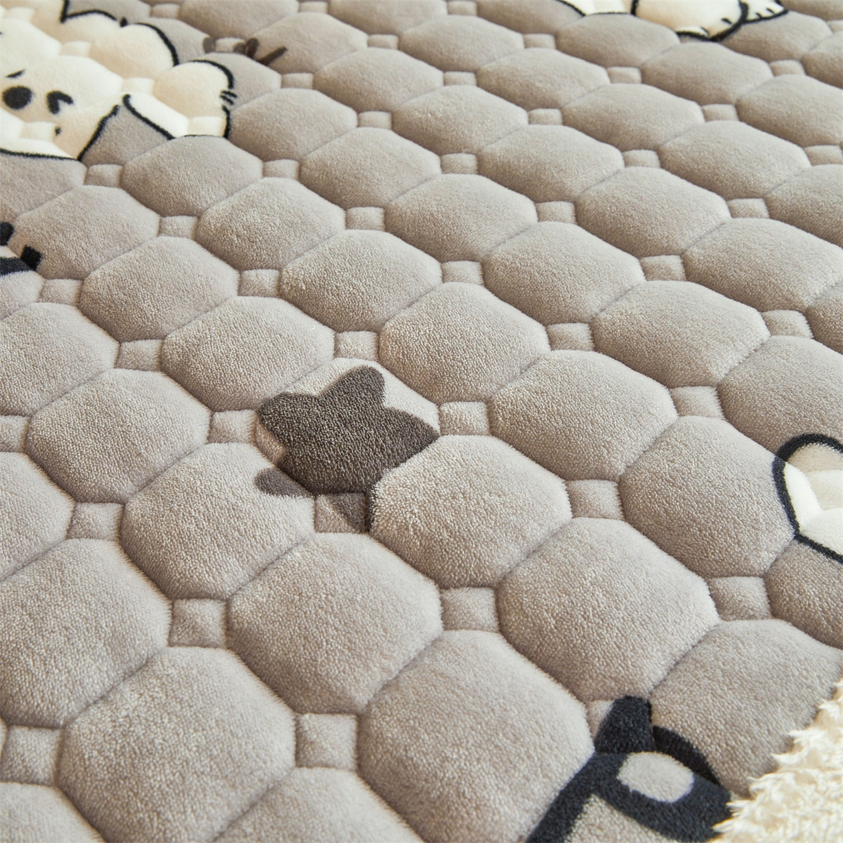 91家纺网 家纺一手货源 找家纺 雯豆家纺 2025新款牛奶绒床垫床护垫学生床褥子宿舍印花床褥铺底 牛奶绒床褥-皮皮狗