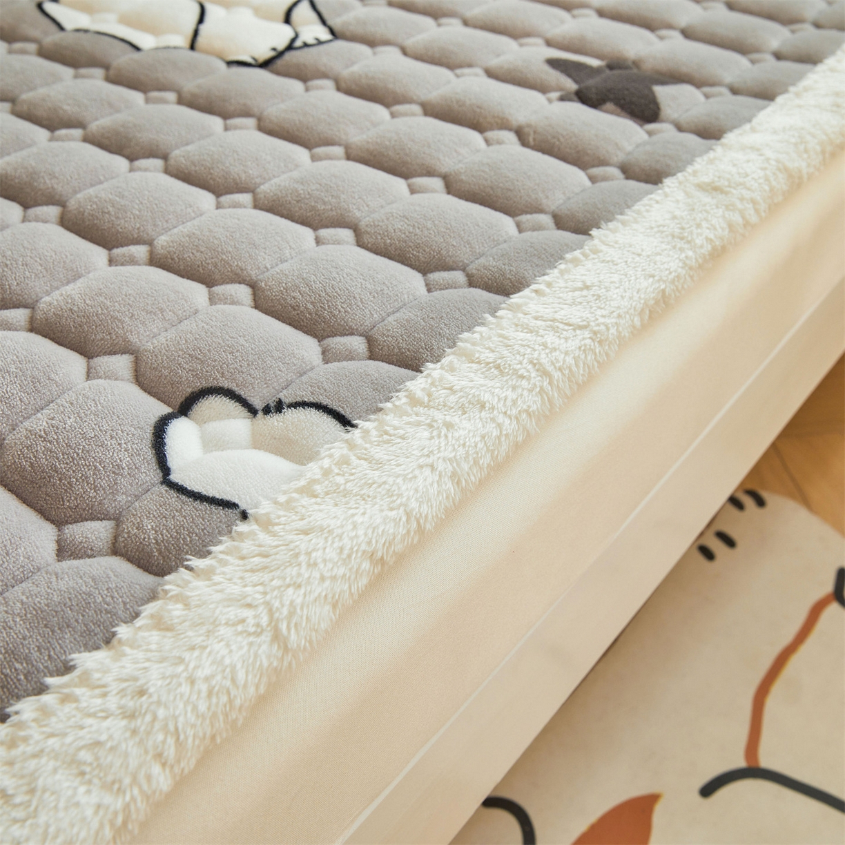 91家纺网 家纺一手货源 找家纺 雯豆家纺 2025新款牛奶绒床垫床护垫学生床褥子宿舍印花床褥铺底 牛奶绒床褥-皮皮狗