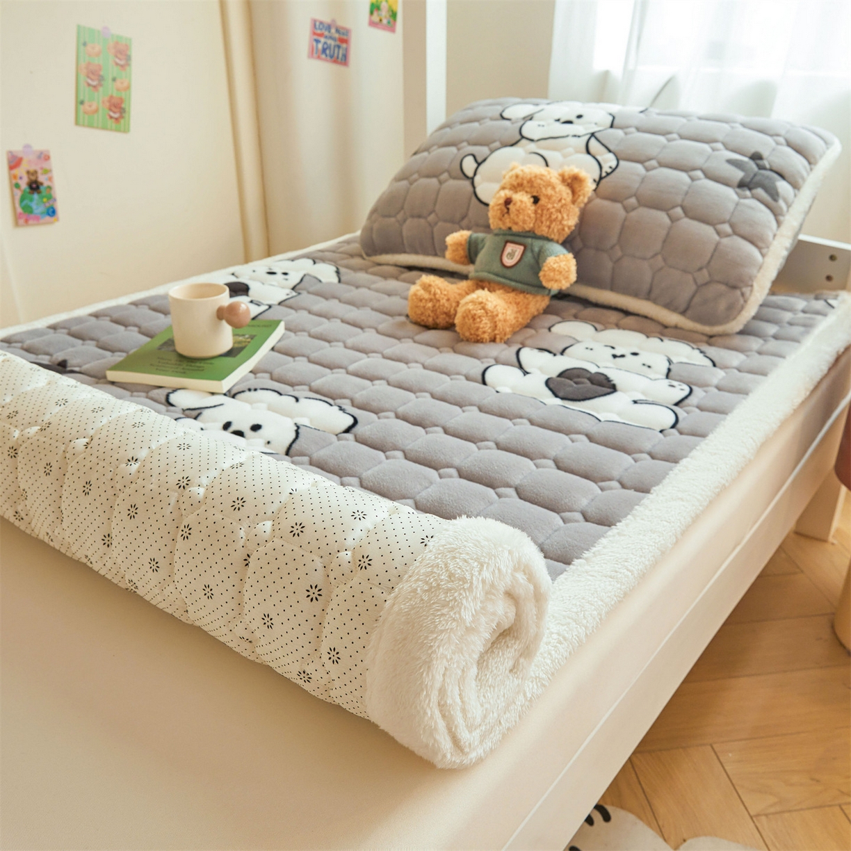 91家纺网 家纺一手货源 找家纺 雯豆家纺 2025新款牛奶绒床垫床护垫学生床褥子宿舍印花床褥铺底 牛奶绒床褥-皮皮狗