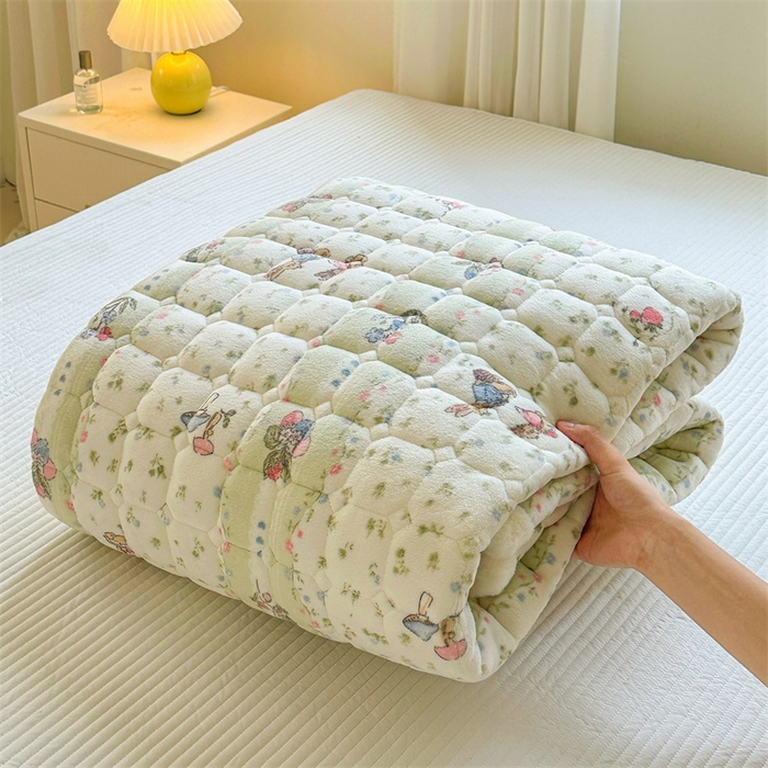 91家纺网 家纺一手货源 找家纺 梵朴 2025新款印花牛奶绒床褥垫加厚珊瑚绒床褥子床垫 花开花兔-绿