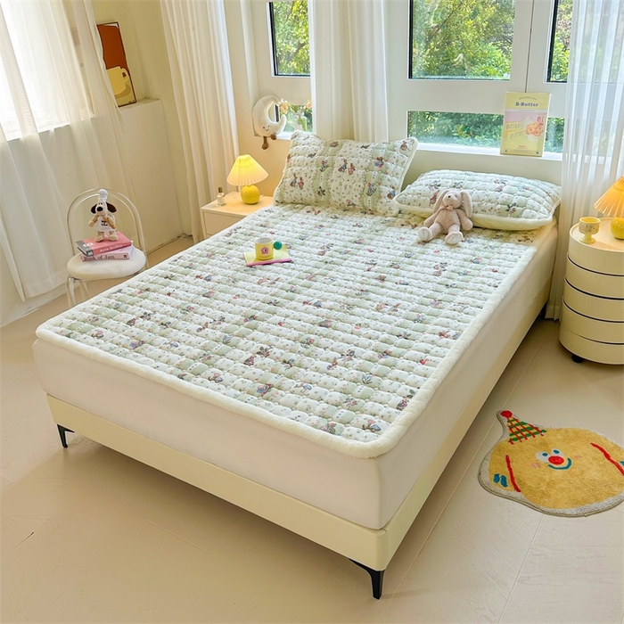 91家纺网 家纺一手货源 找家纺 梵朴 2025新款印花牛奶绒床褥垫加厚珊瑚绒床褥子床垫 花开花兔-绿