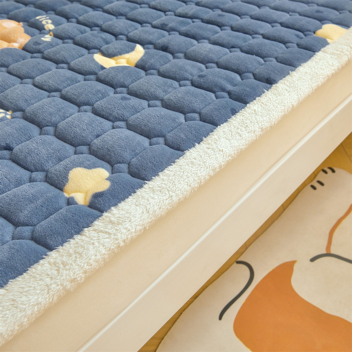 91家纺网 家纺一手货源 找家纺 雯豆家纺 2025新款牛奶绒床垫床护垫学生床褥子宿舍印花床褥铺底 牛奶绒床褥-太空小熊