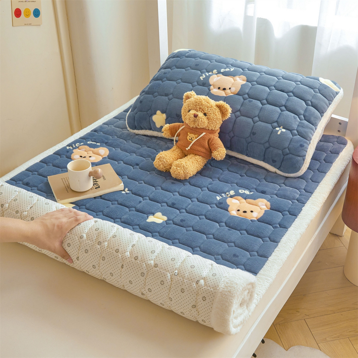 91家纺网 家纺一手货源 找家纺 雯豆家纺 2025新款牛奶绒床垫床护垫学生床褥子宿舍印花床褥铺底 牛奶绒床褥-太空小熊