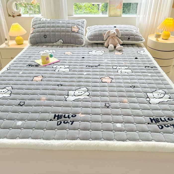 91家纺网 家纺一手货源 找家纺 梵朴 2025新款印花牛奶绒床褥垫加厚珊瑚绒床褥子床垫 顽皮狗