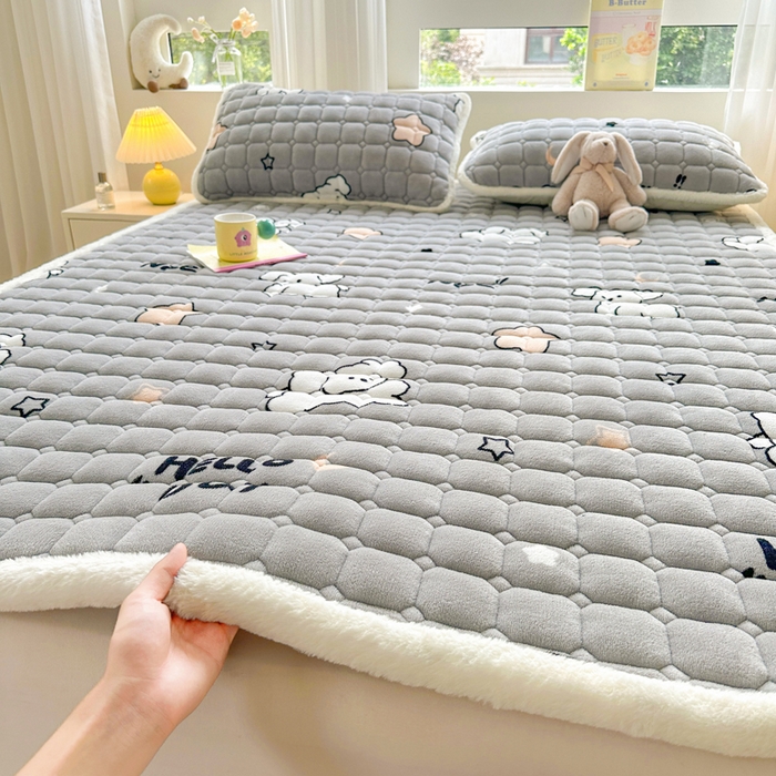 91家纺网 家纺一手货源 找家纺 梵朴 2025新款印花牛奶绒床褥垫加厚珊瑚绒床褥子床垫 顽皮狗