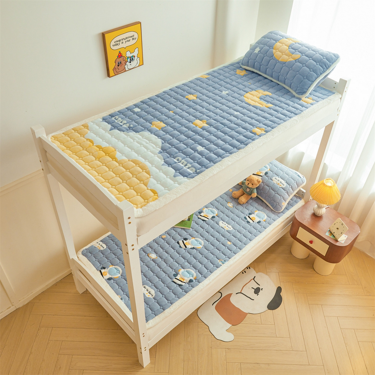 91家纺网 家纺一手货源 找家纺 雯豆家纺 2025新款牛奶绒床垫床护垫学生床褥子宿舍印花床褥铺底 牛奶绒床褥-小小太空人