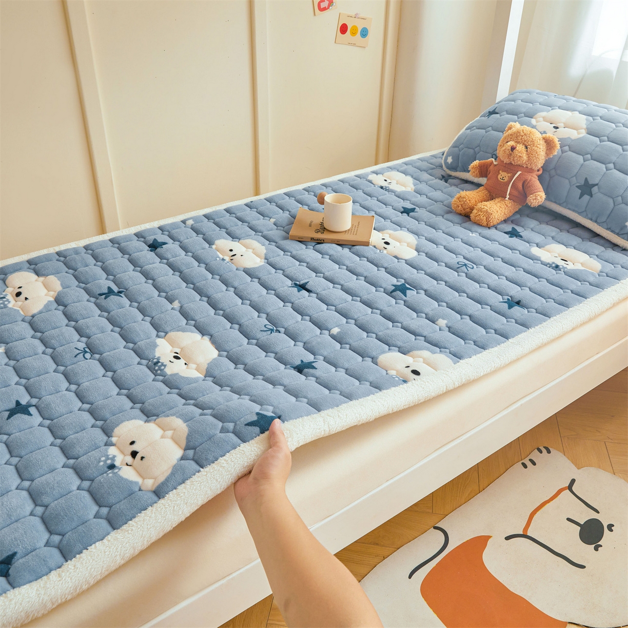 91家纺网 家纺一手货源 找家纺 雯豆家纺 2025新款牛奶绒床垫床护垫学生床褥子宿舍印花床褥铺底 牛奶绒床褥-星空小狗