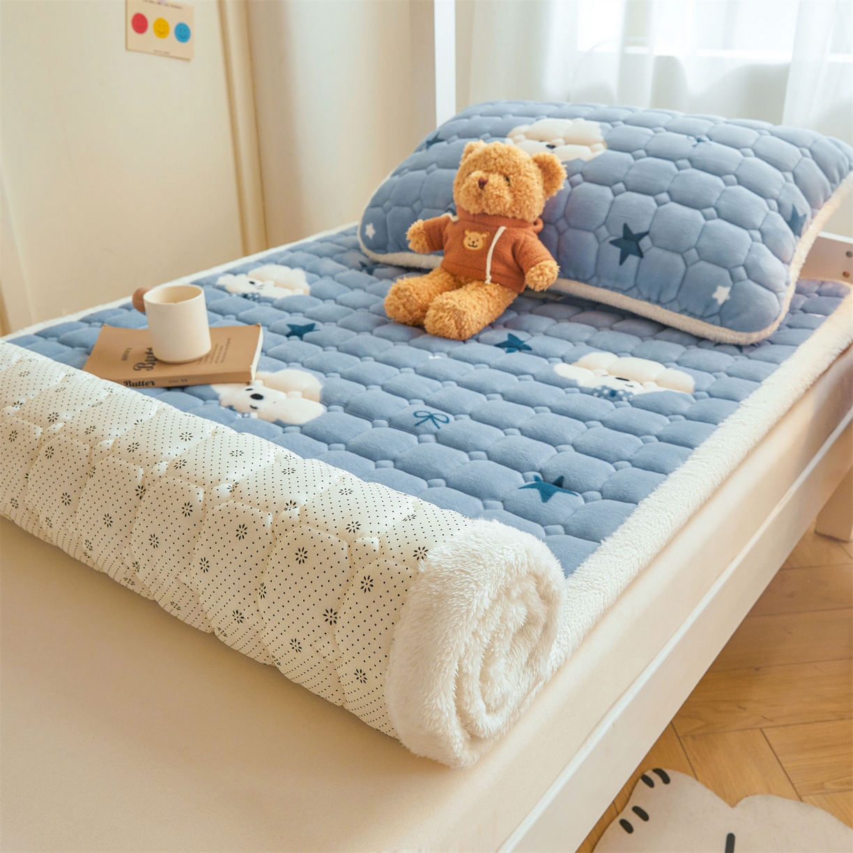 91家纺网 家纺一手货源 找家纺 雯豆家纺 2025新款牛奶绒床垫床护垫学生床褥子宿舍印花床褥铺底 牛奶绒床褥-星空小狗